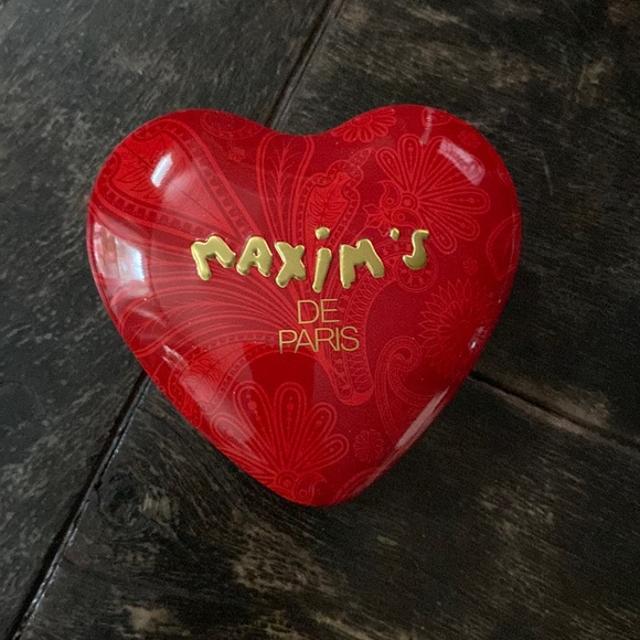 Maxim’s de Paris Red Heart Shaped Tin - Picture 2 of 3
